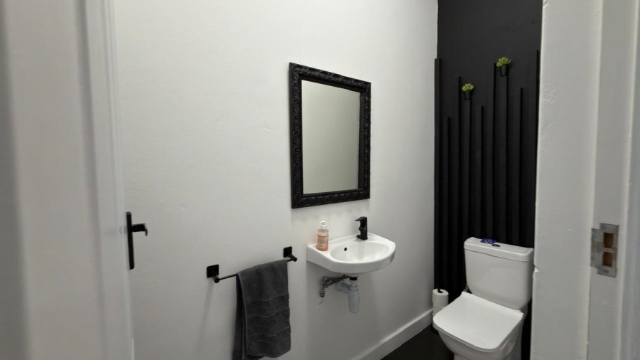 5 Bedroom Property for Sale in Elim Western Cape